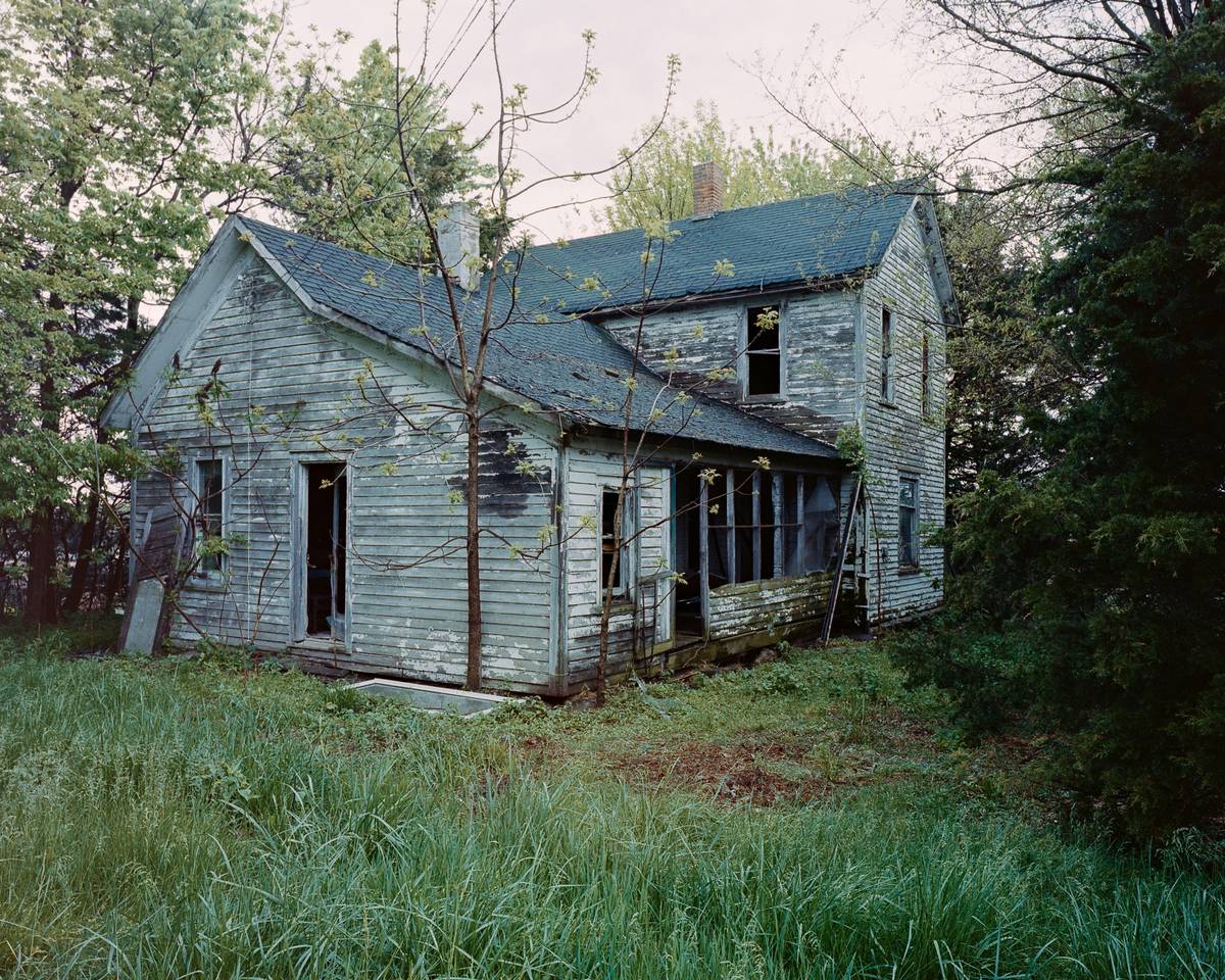 Abandoned farmhouse in Illinois.