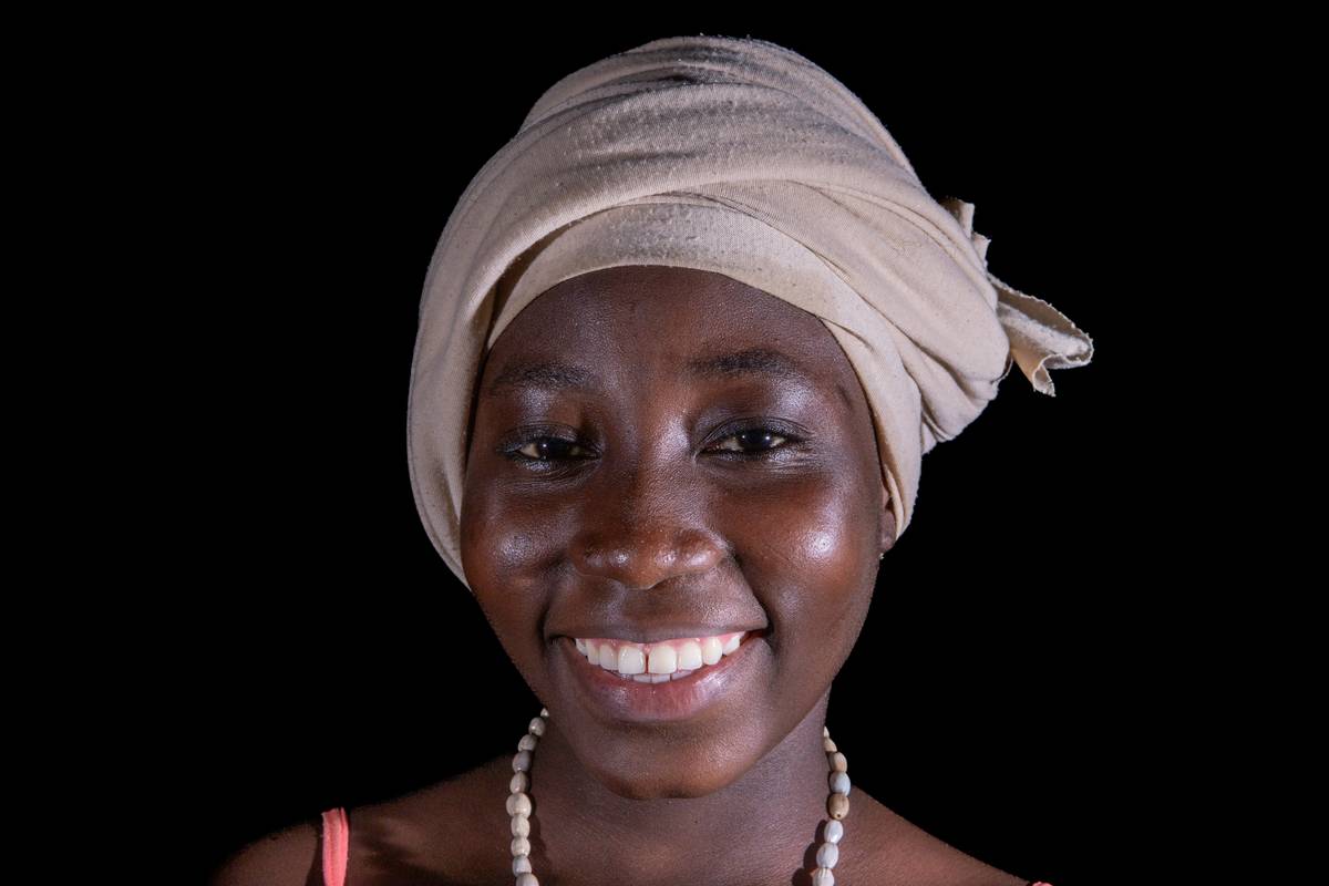Close-up of Head Wraps tied correctly with no tension on hairline